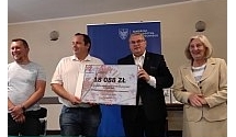 Rodzinne ogrody działkowe podpisały umowy na dotację z Marszałkiem w Lesznie.